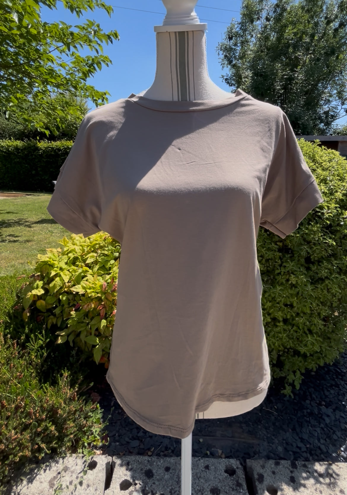 T-shirt taupe